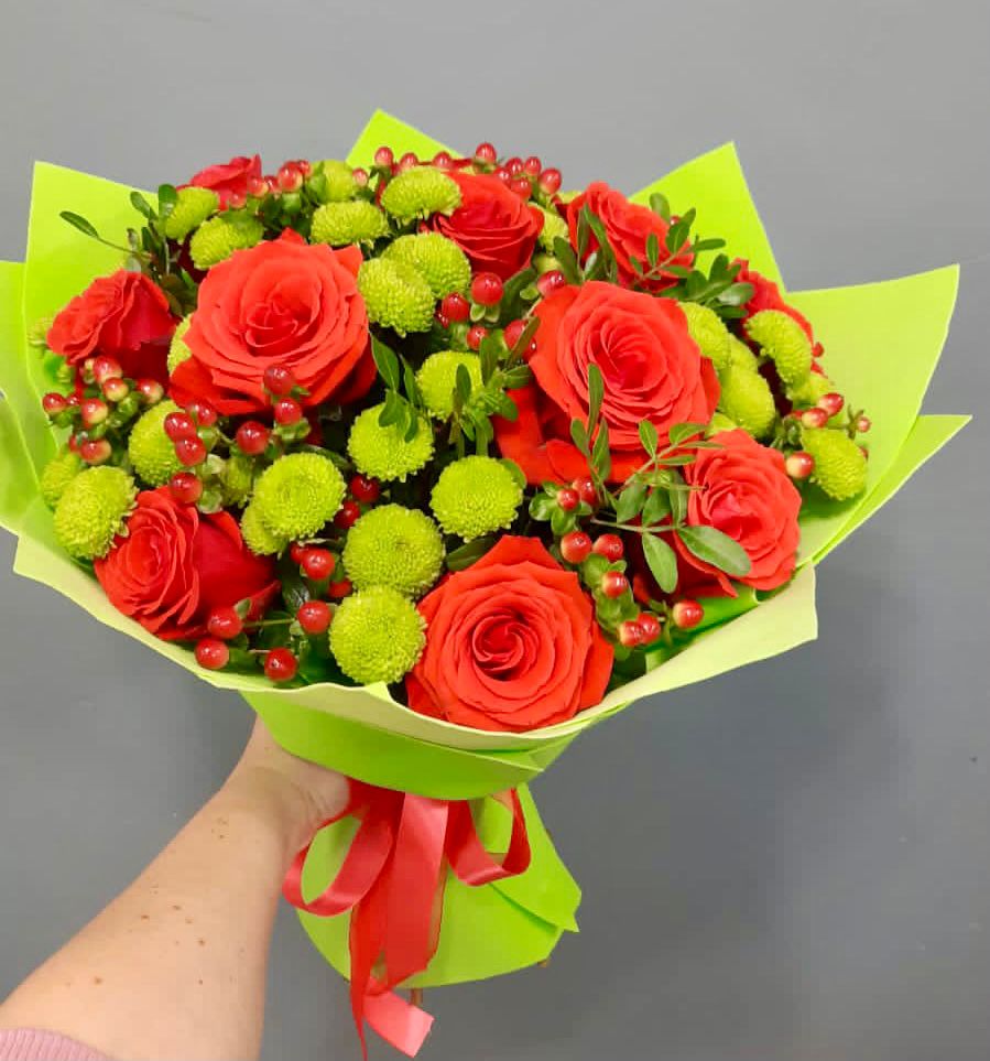 Букет цветов из: Хризантемы и Розы в Троицком Алтайский край