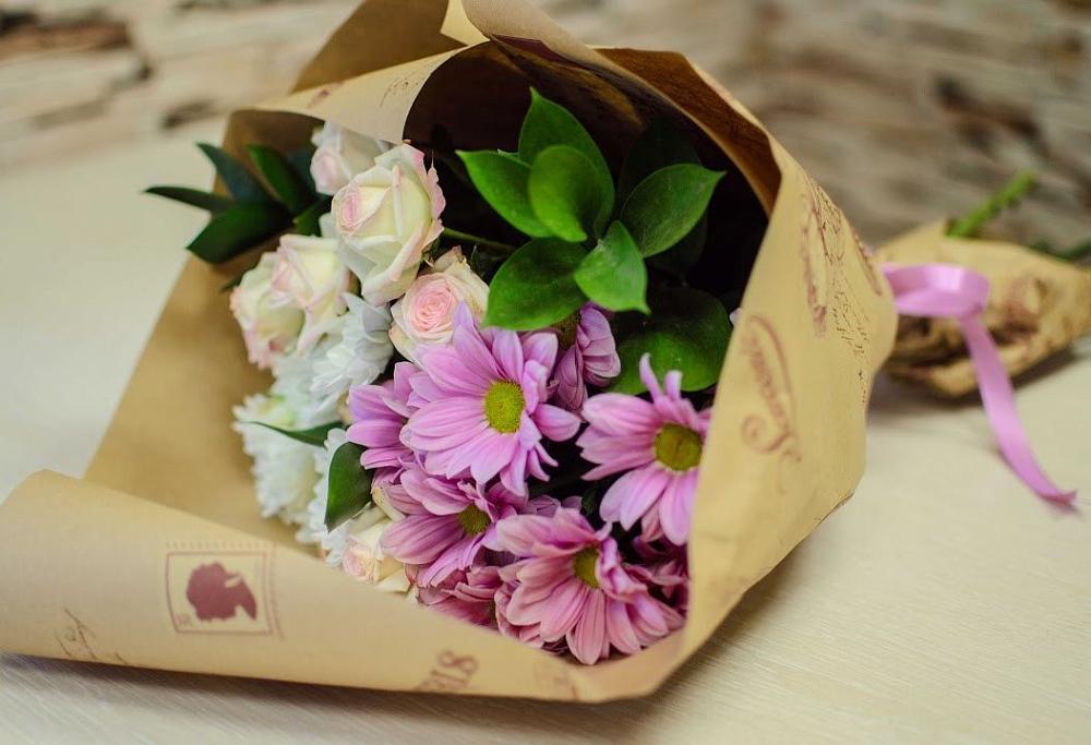 Букет цветов из: Розы и Хризантемы в Троицком Алтайский край