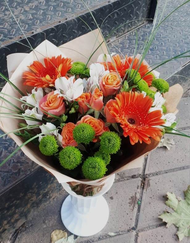 Букет цветов из: Герберы, Хризантемы, Альстромерии и Розы в Троицком Алтайский край