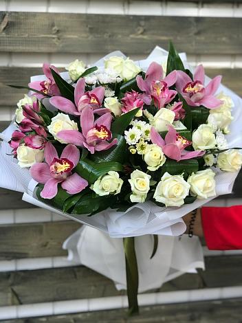 Букет цветов из: Розы и Хризантемы в Троицком Алтайский край