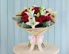 Букет цветов из:  Лилии и Розы в Троицком Алтайский край