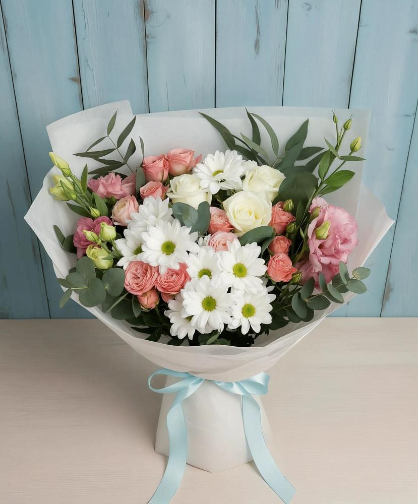 Букет цветов из: Розы, Лизиантусы и Хризантемы в Троицком Алтайский край