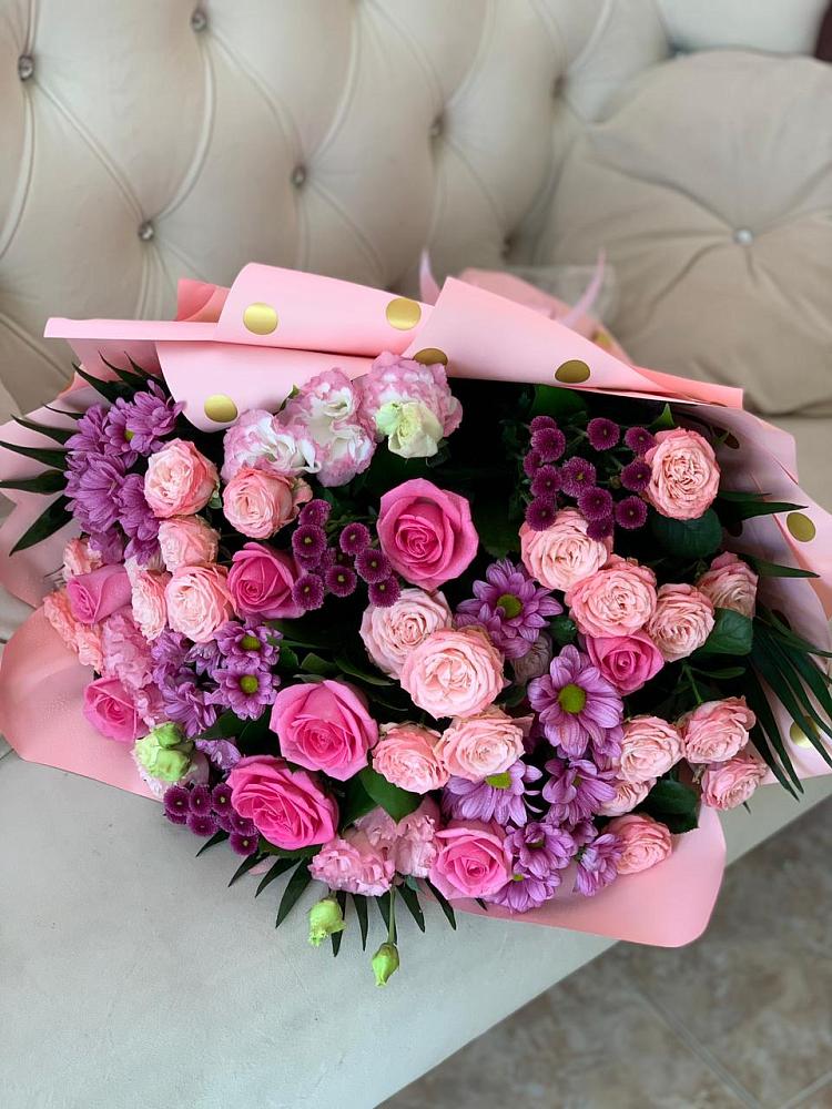 Букет цветов из: Хризантемы, Розы и Лизиантусы в Троицком Алтайский край