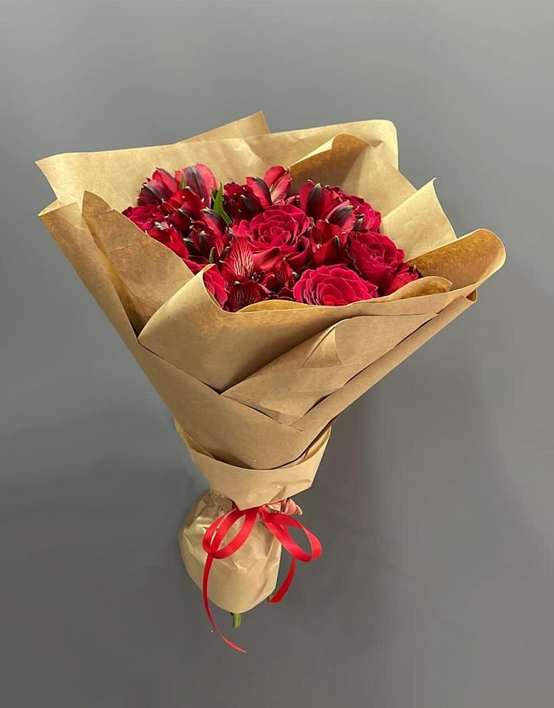 Букет цветов из: Альстромерии и Розы в Троицком Алтайский край