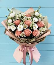 Букет цветов из:  Розы, Альстромерии и Лизиантусы в Троицком Алтайский край