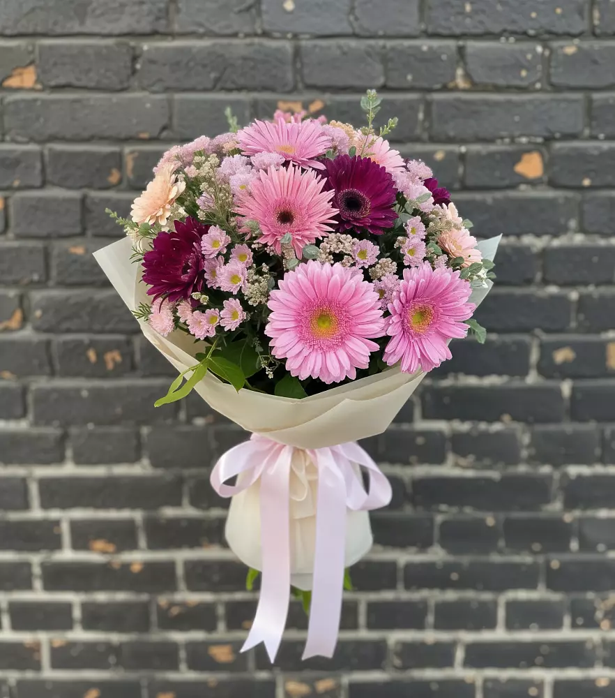 Букет цветов из: Герберы и Хризантемы в Троицком Алтайский край