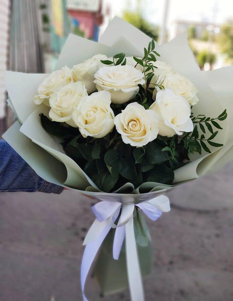 Букет Белые розы Проуд в Троицком Алтайский край