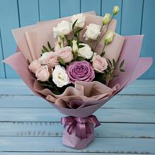 Букет цветов из:  Розы и Лизиантусы в Троицком Алтайский край
