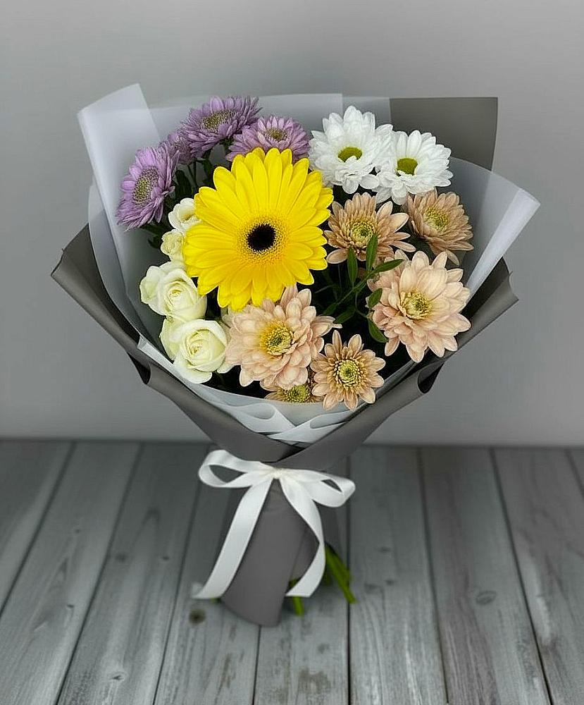 Букет цветов из: Розы, Герберы и Хризантемы в Троицком Алтайский край