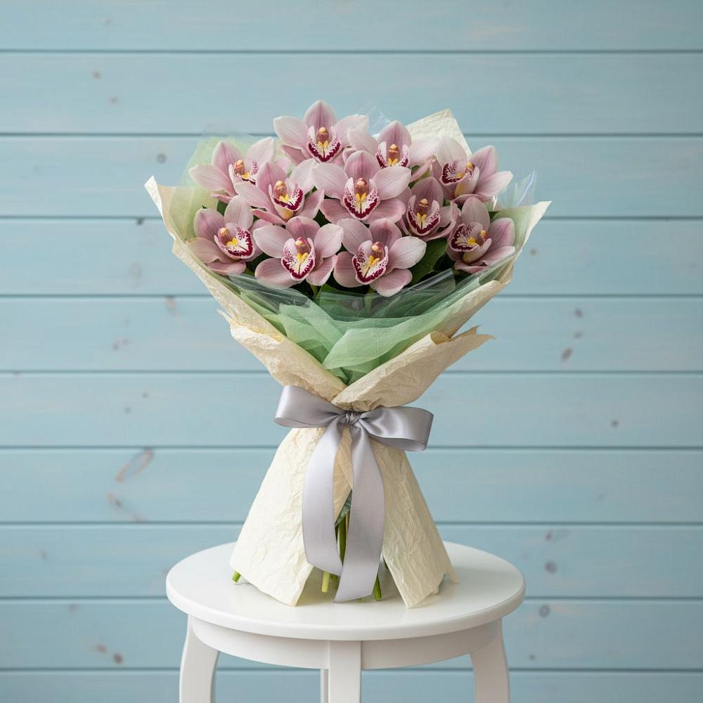 Букет цветов из: Орхидеи и Розы в Троицком Алтайский край