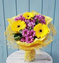 Букет цветов из:  Хризантемы и Герберы в Троицком Алтайский край
