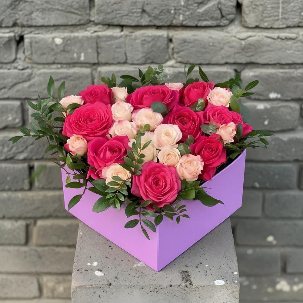 Цветочная композиция из Розы в коробке в Троицком Алтайский край