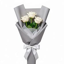 Букет 3 белые розы в Троицком Алтайский край