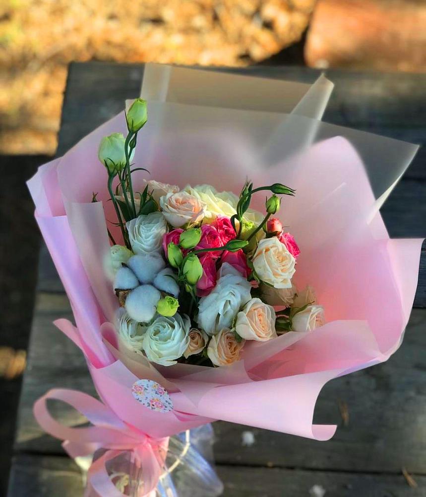 Букет цветов из: Розы и Лизиантусы в Троицком Алтайский край