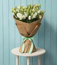 Букет цветов из:  Лизиантусы в Троицком Алтайский край