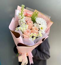 Букет цветов из:  Хризантемы и Розы в Троицком Алтайский край