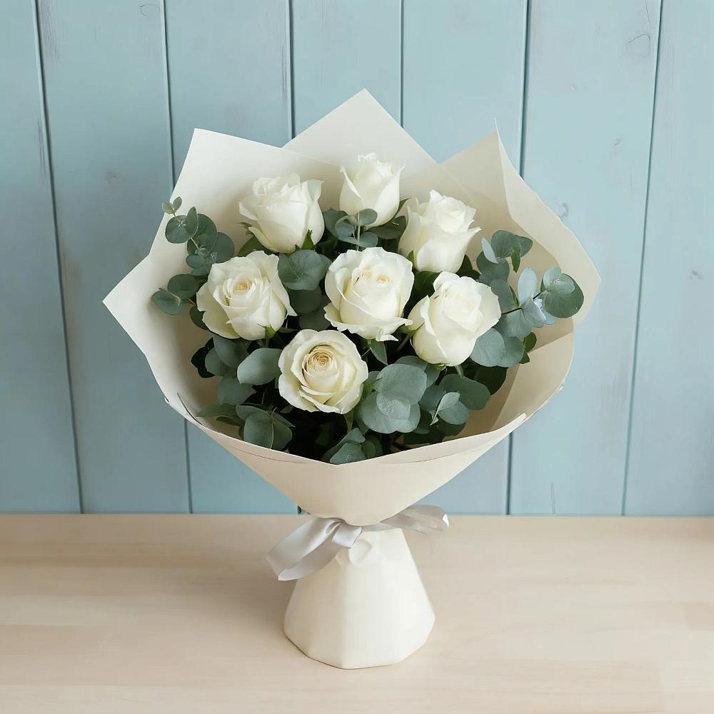 Букет Белые розы в Эвкалипте в Троицком Алтайский край