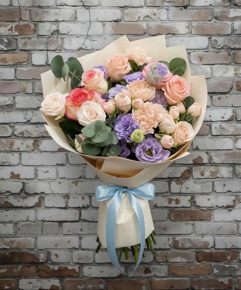 Букет цветов из: Розы, Лизиантусы и Гвоздики в Троицком Алтайский край