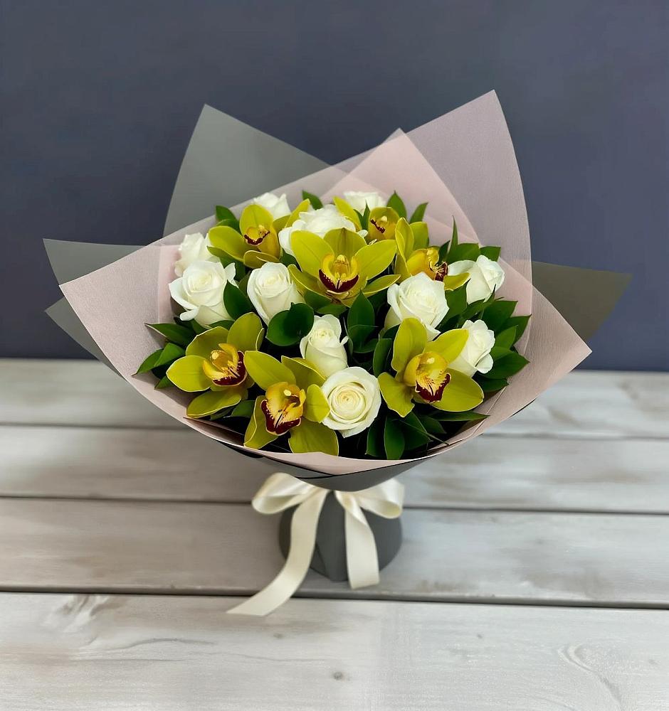 Букет цветов из: Орхидеи и Розы в Троицком Алтайский край