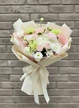 Букет цветов из:  Гвоздики, Розы, Лизиантусы и Хризантемы в Троицком Алтайский край