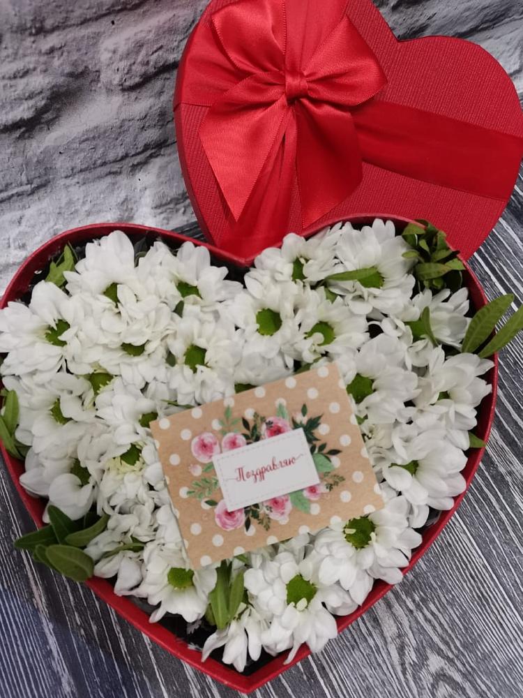 Цветочная композиция из Хризантемы в виде сердца в Троицком Алтайский край