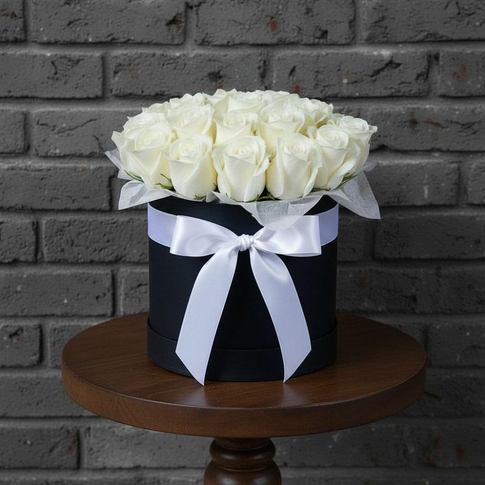 Цветочная композиция из Розы в шляпной коробке в Троицком Алтайский край