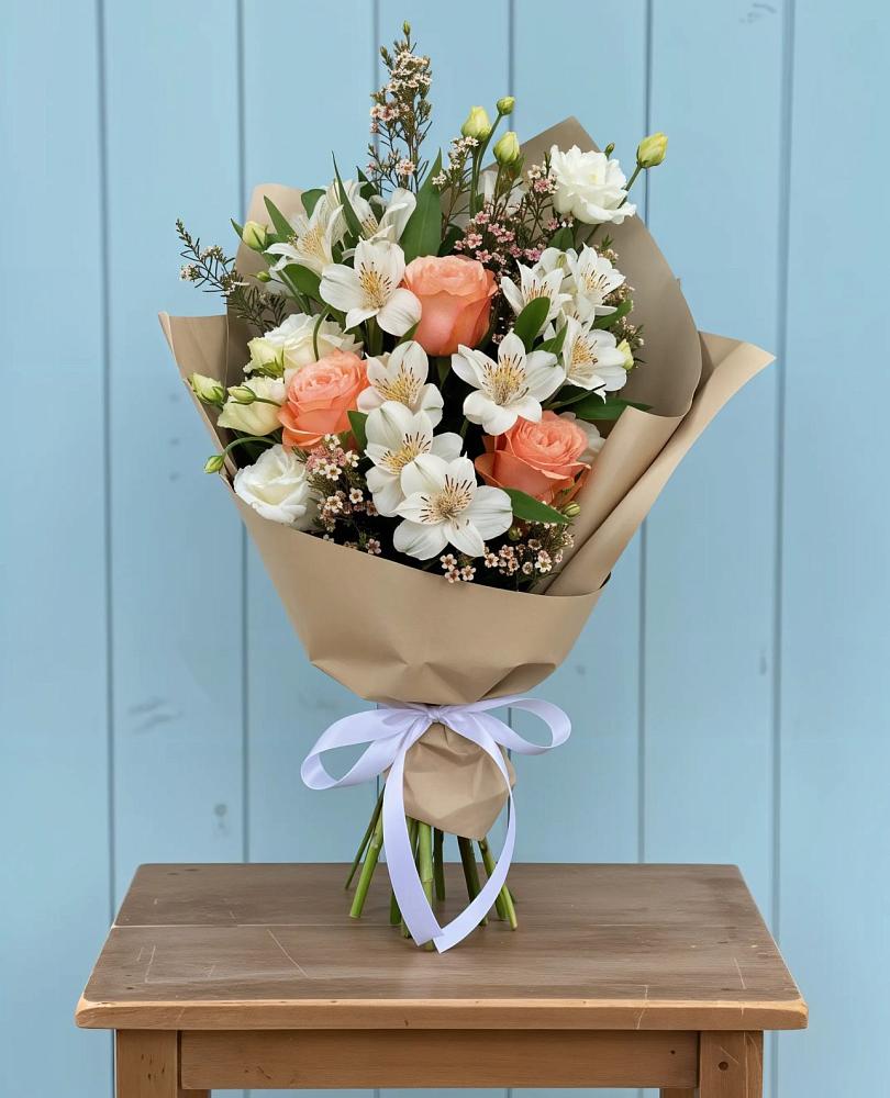 Букет цветов из: Альстромерии, Лизиантусы, Розы и Хризантемы в Троицком Алтайский край