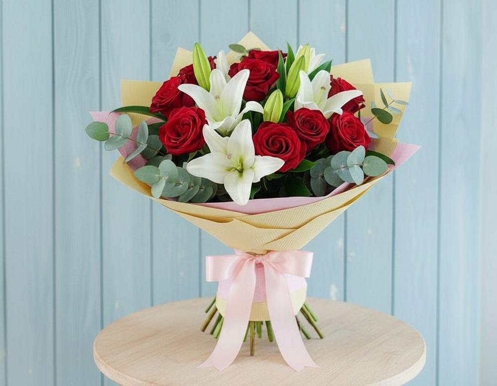 Букет цветов из: Лилии и Розы в Троицком Алтайский край